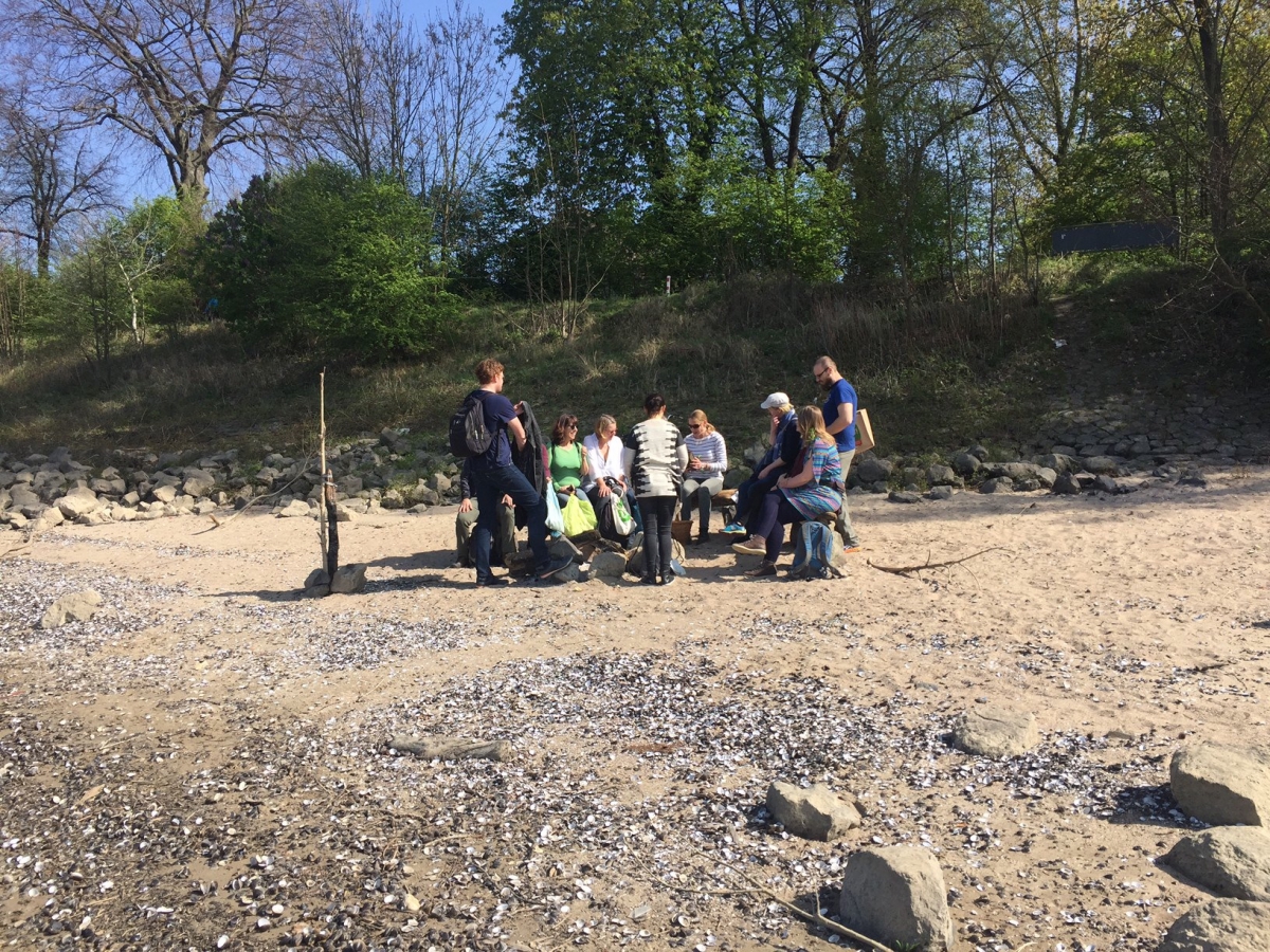 Päuschen am Rheinstrand
